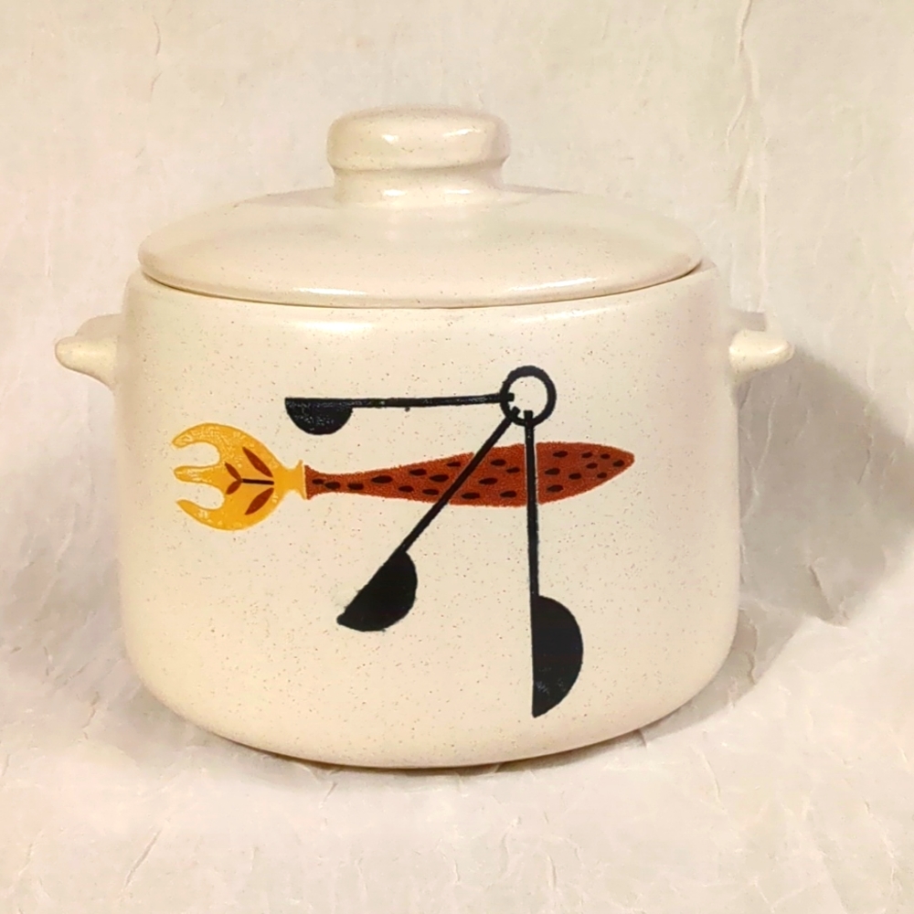 West Bend Bean Pot MCM Stoneware  Ceramic With Lid Vtg Mid-Century 60s Kitsch